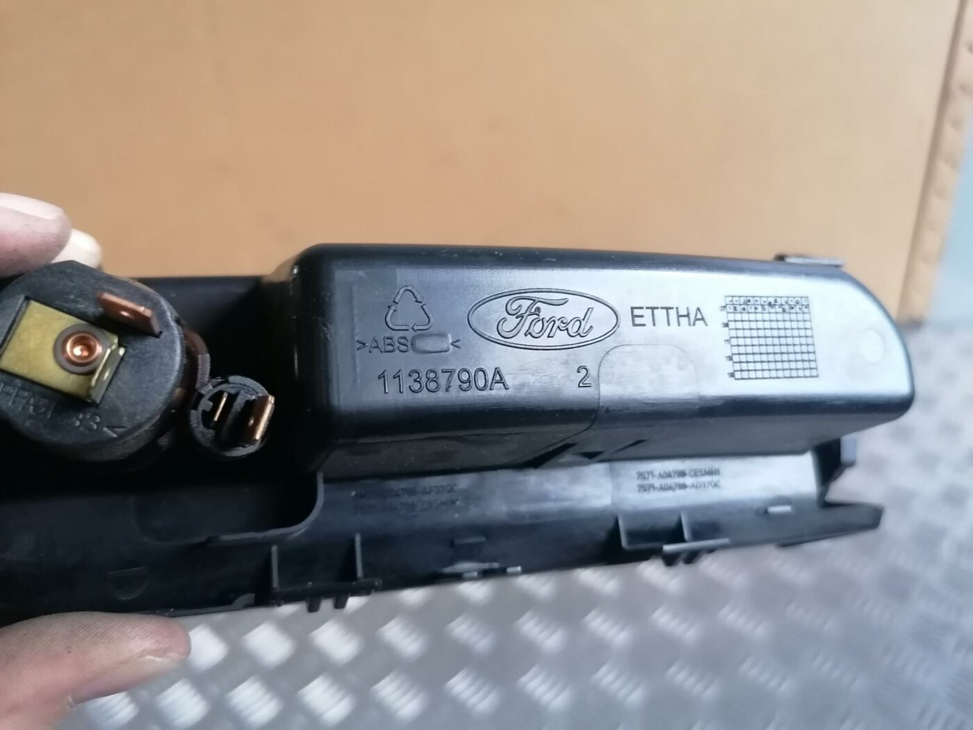 Pelnu trauks priekš FORD MONDEO 2007 3 Pelnu trauks priekš FORD MONDEO 2007