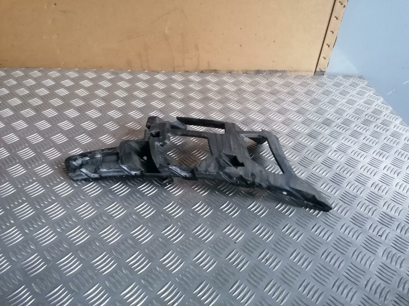 Priekšēja bufera kronšteins priekš FORD MONDEO 2007 1 Priekšēja bufera kronšteins priekš FORD MONDEO 2007