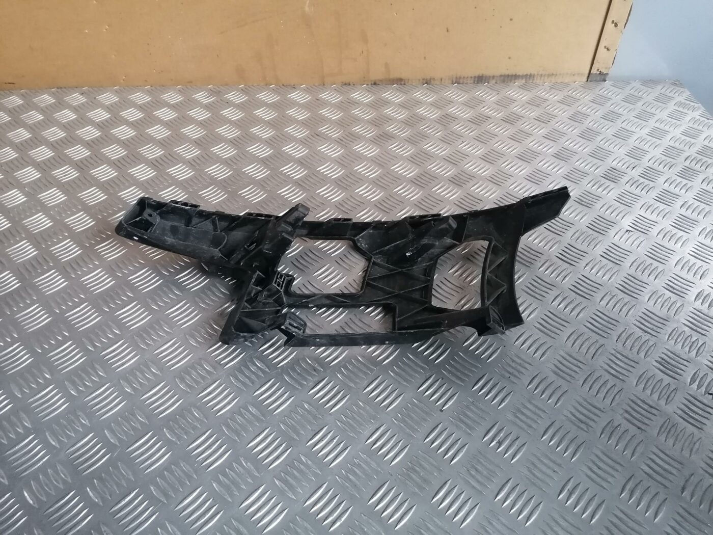 Priekšēja bufera kronšteins priekš FORD MONDEO 2007 2 Priekšēja bufera kronšteins priekš FORD MONDEO 2007