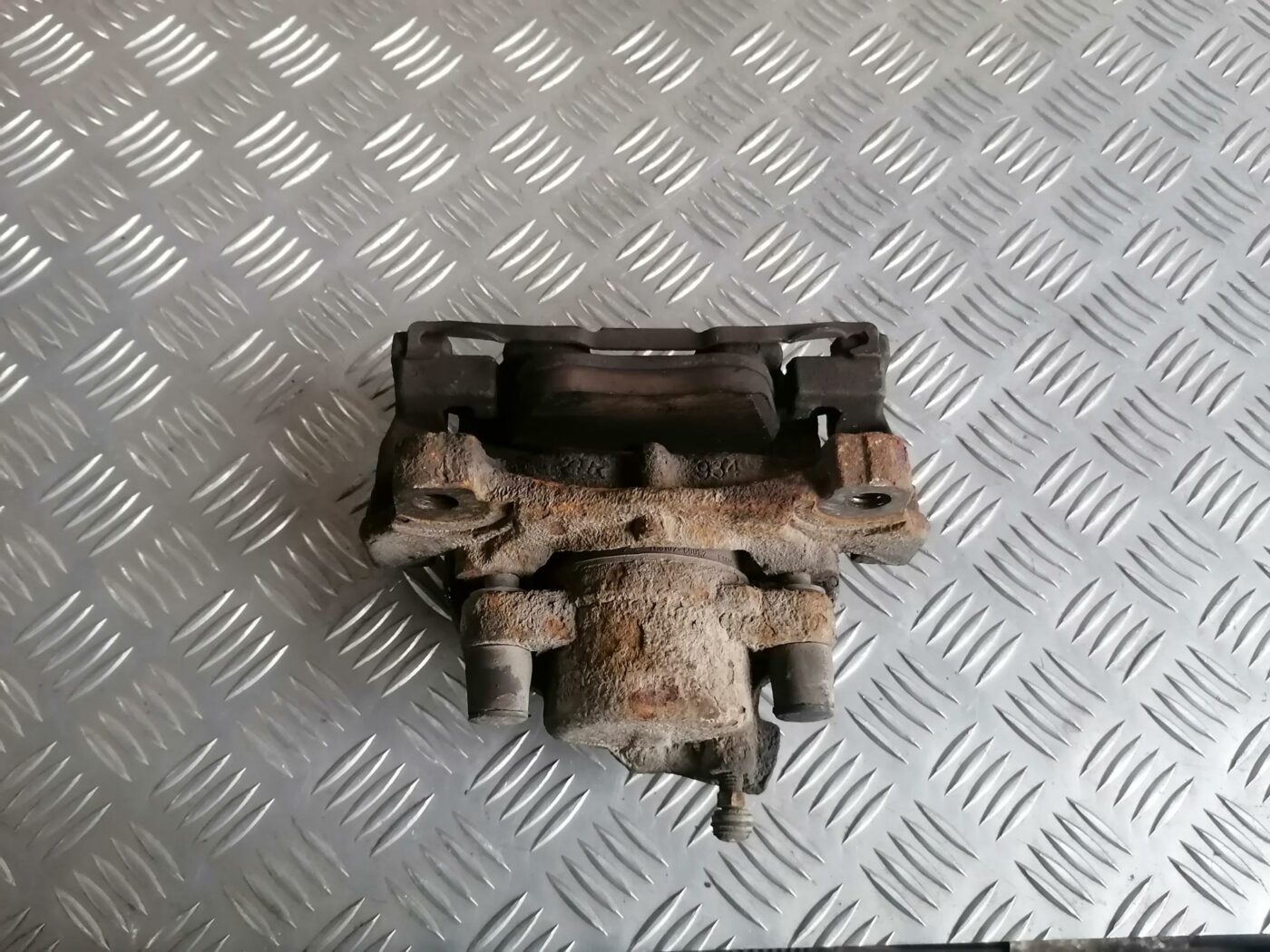 Priekšējais kreisais suports priekš FORD MONDEO 2007 2 Priekšējais kreisais suports priekš FORD MONDEO 2007