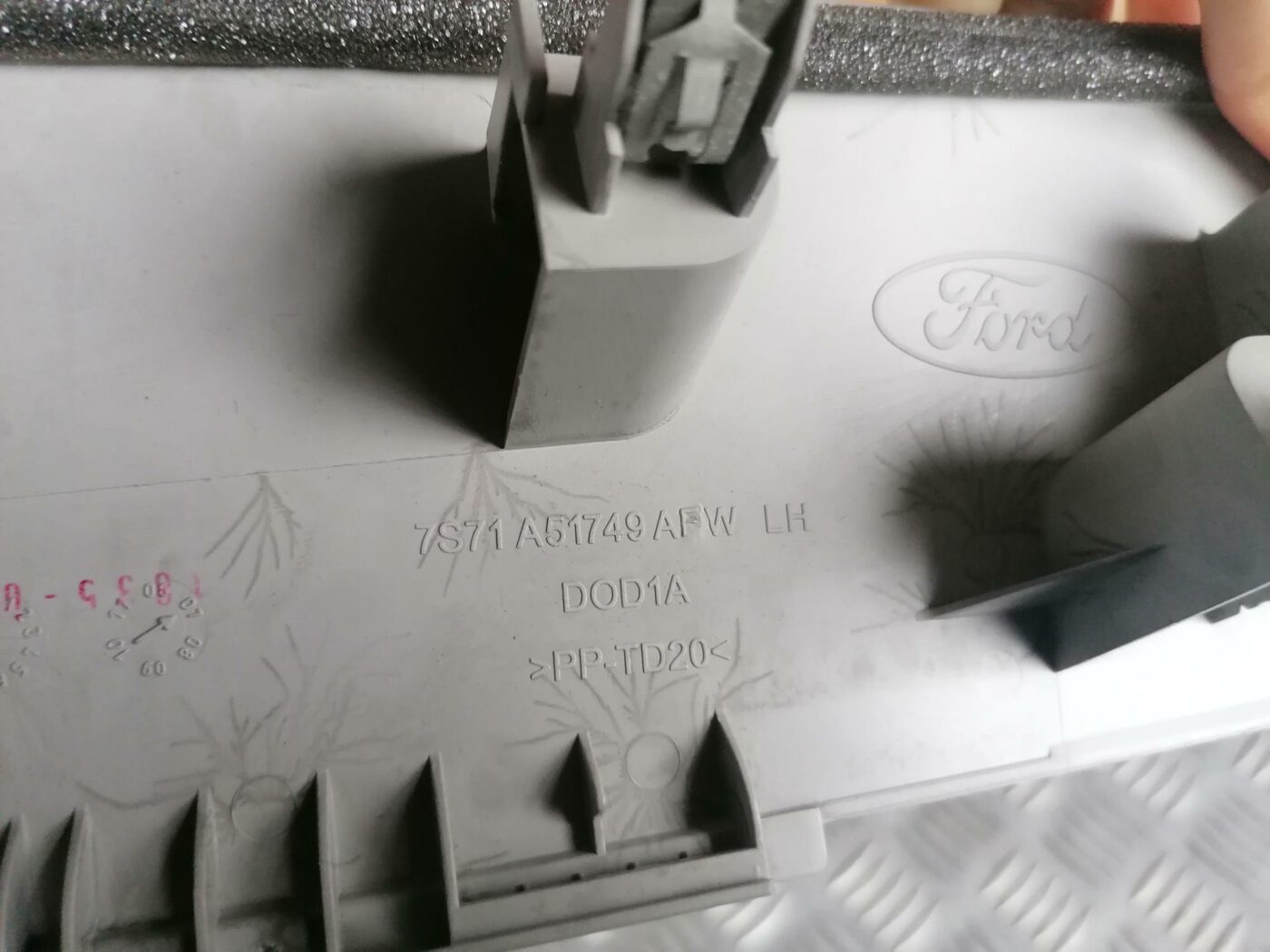 Bagažnieka nodalījuma statnes apdare priekš FORD MONDEO 2007 3 Bagažnieka nodalījuma statnes apdare priekš FORD MONDEO 2007