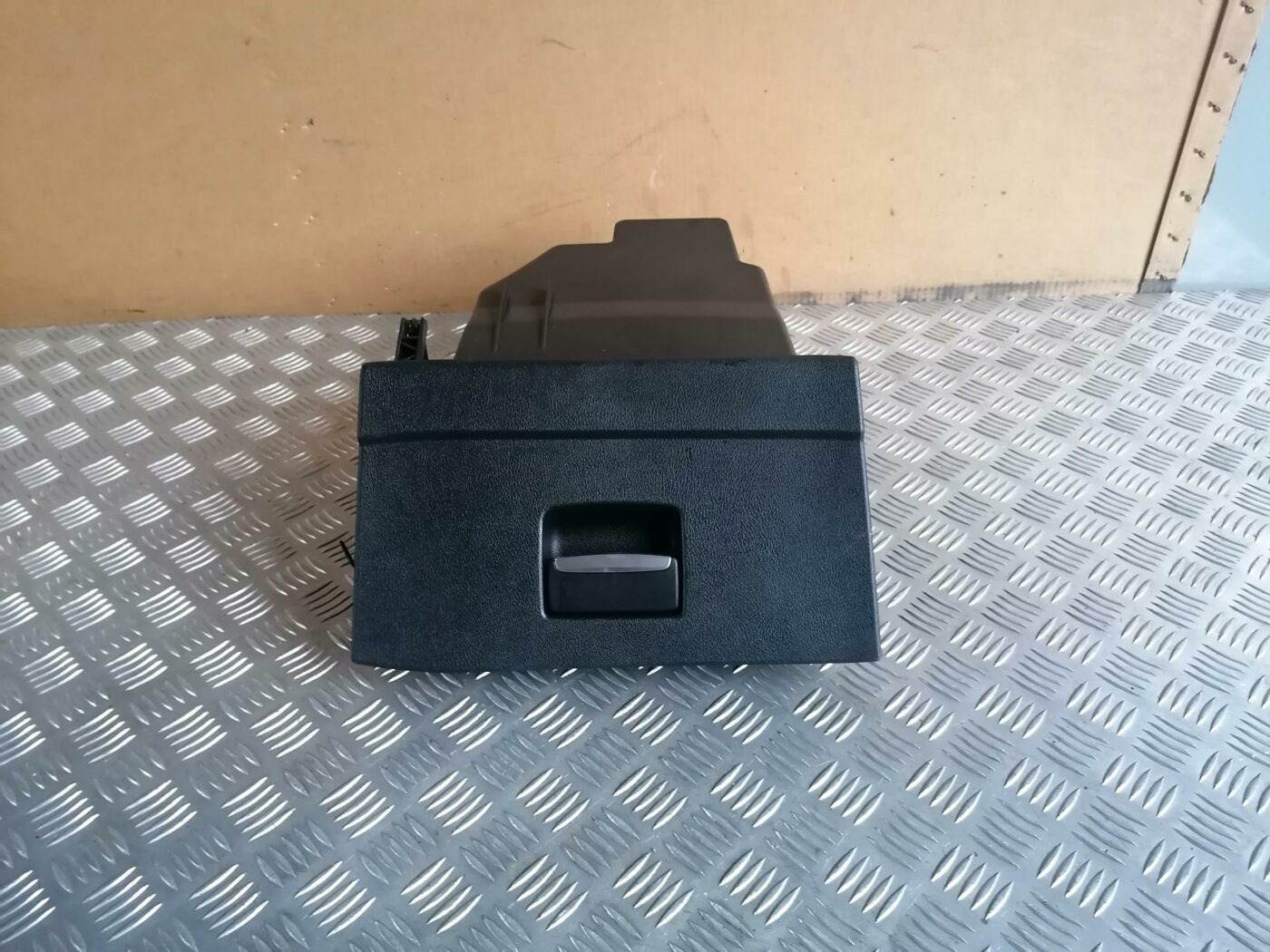 Mantu glabāšanas nodalījums pasažiera pusē priekš FORD MONDEO 2007 1 Mantu glabāšanas nodalījums pasažiera pusē priekš FORD MONDEO 2007