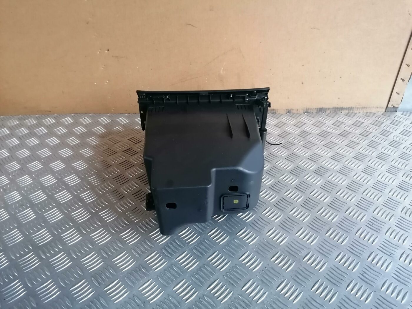 Mantu glabāšanas nodalījums pasažiera pusē priekš FORD MONDEO 2007 2 Mantu glabāšanas nodalījums pasažiera pusē priekš FORD MONDEO 2007