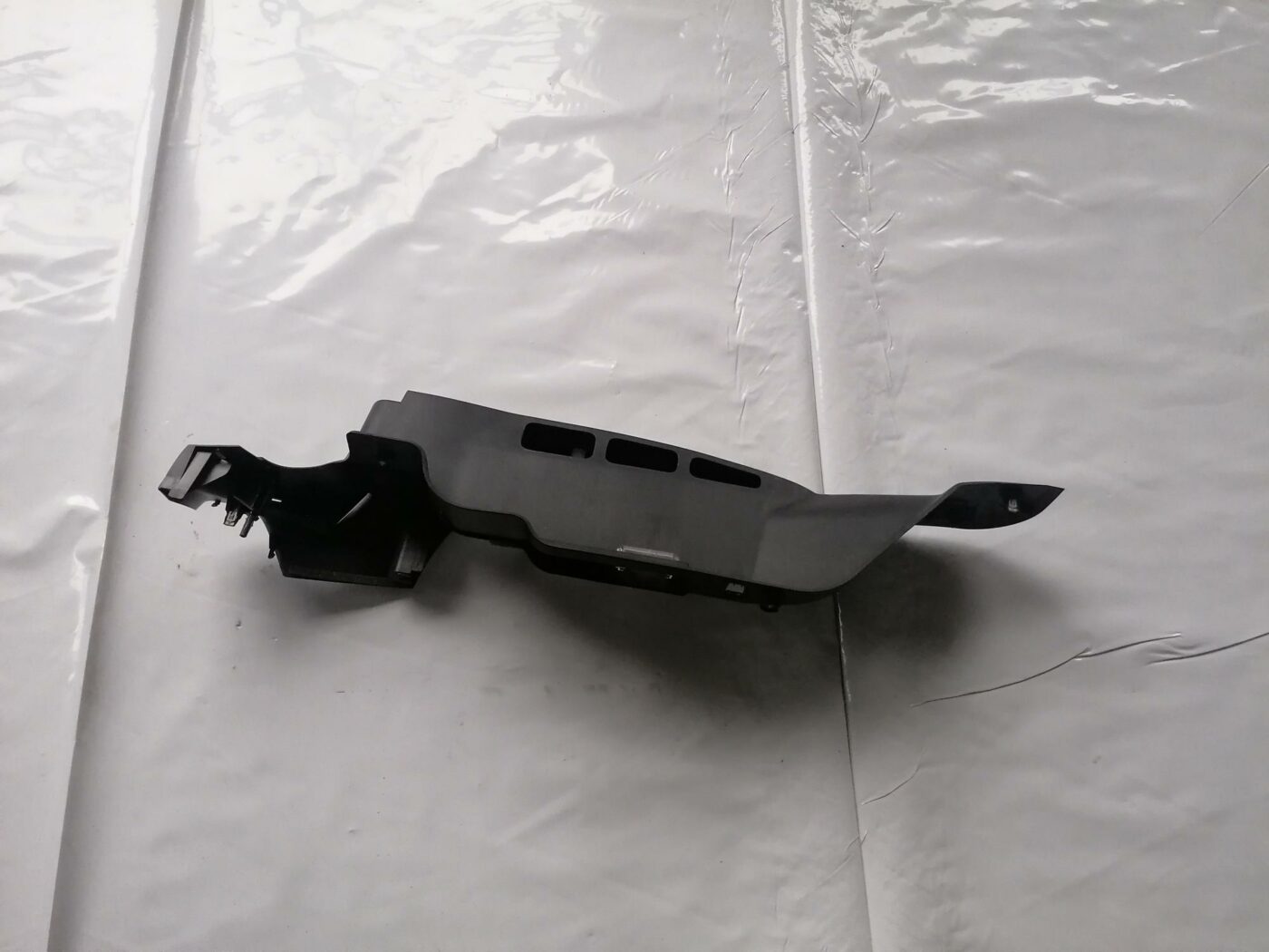 Aizmugures plaukta turētājs priekš FORD MONDEO 2007