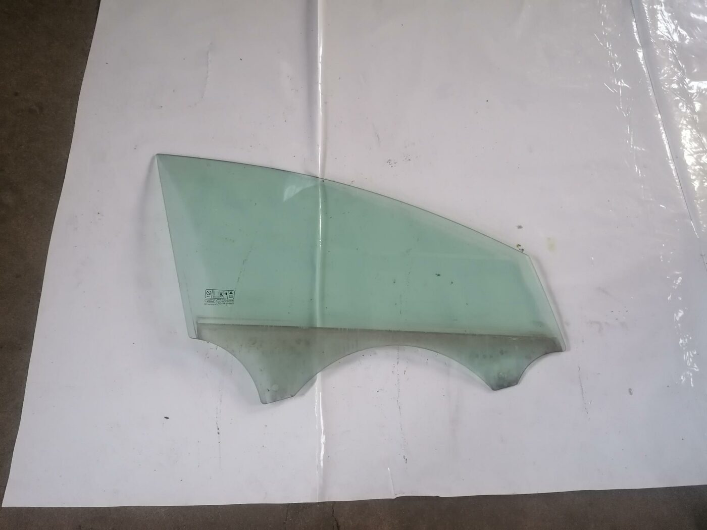 Priekšējo labo durvju stikls priekš FORD MONDEO 2007