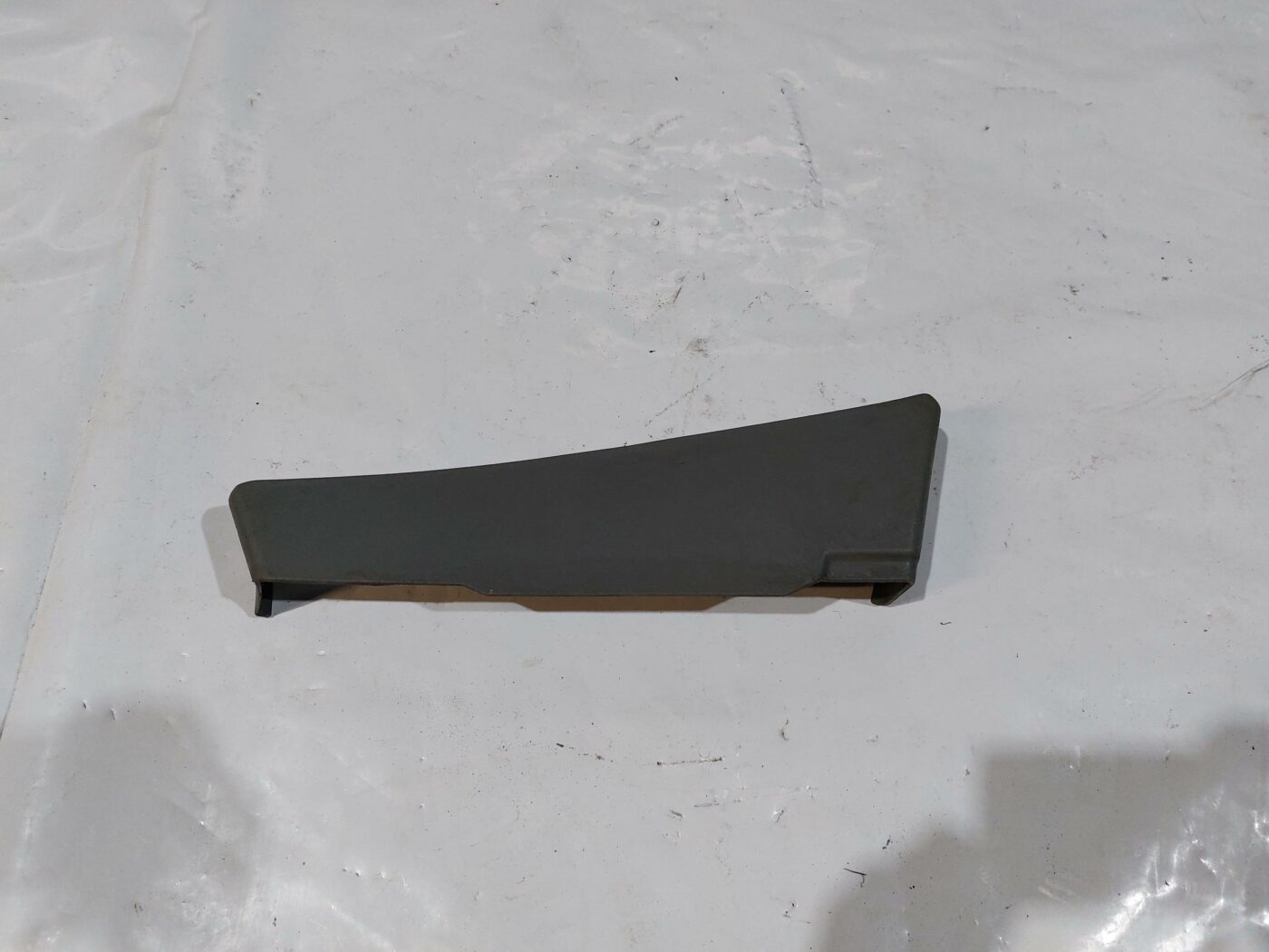 Priekšējā kreisā sēdekļa sliežu apdare priekš CHRYSLER VOYAGER 2006 1 Priekšējā kreisā sēdekļa sliežu apdare priekš CHRYSLER VOYAGER 2006