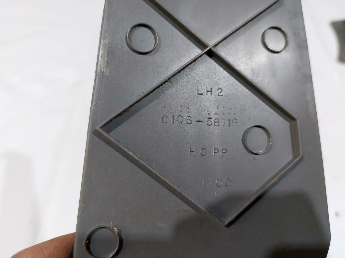 Priekšējā kreisā sēdekļa sliežu apdare priekš CHRYSLER VOYAGER 2006 3 Priekšējā kreisā sēdekļa sliežu apdare priekš CHRYSLER VOYAGER 2006