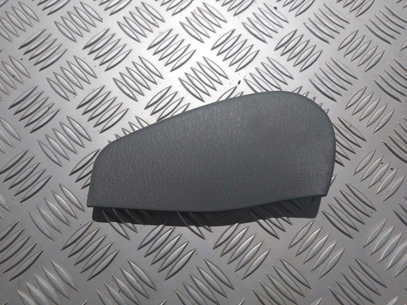 Mērinstrumentu paneļa sānu apdare priekš CHRYSLER VOYAGER 2006