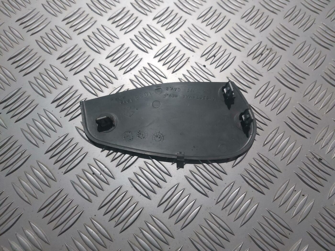 Mērinstrumentu paneļa sānu apdare priekš CHRYSLER VOYAGER 2006