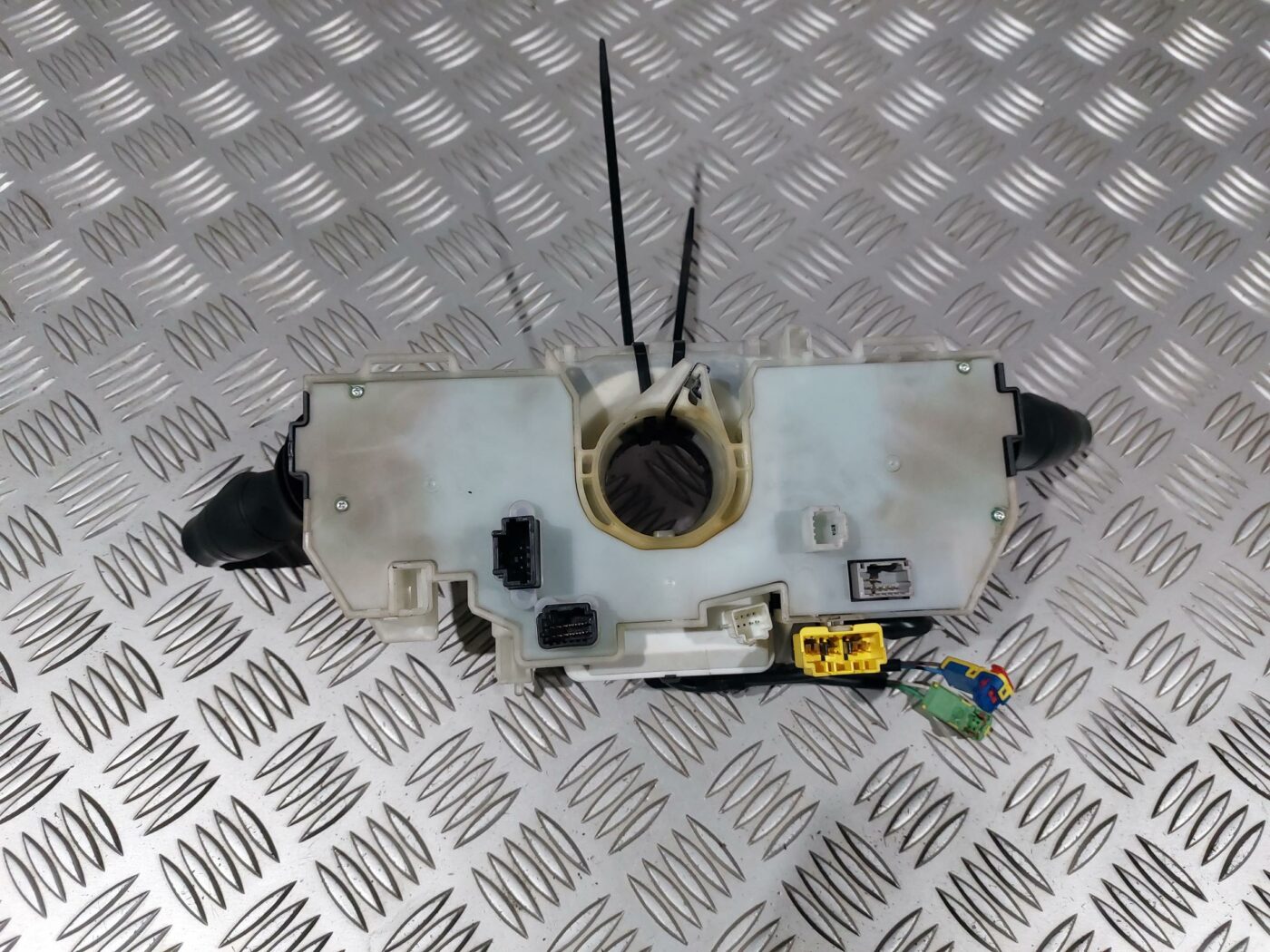 Stūres statnes slēdzis priekš RENAULT LAGUNA 2011 2 Stūres statnes slēdzis priekš RENAULT LAGUNA 2011