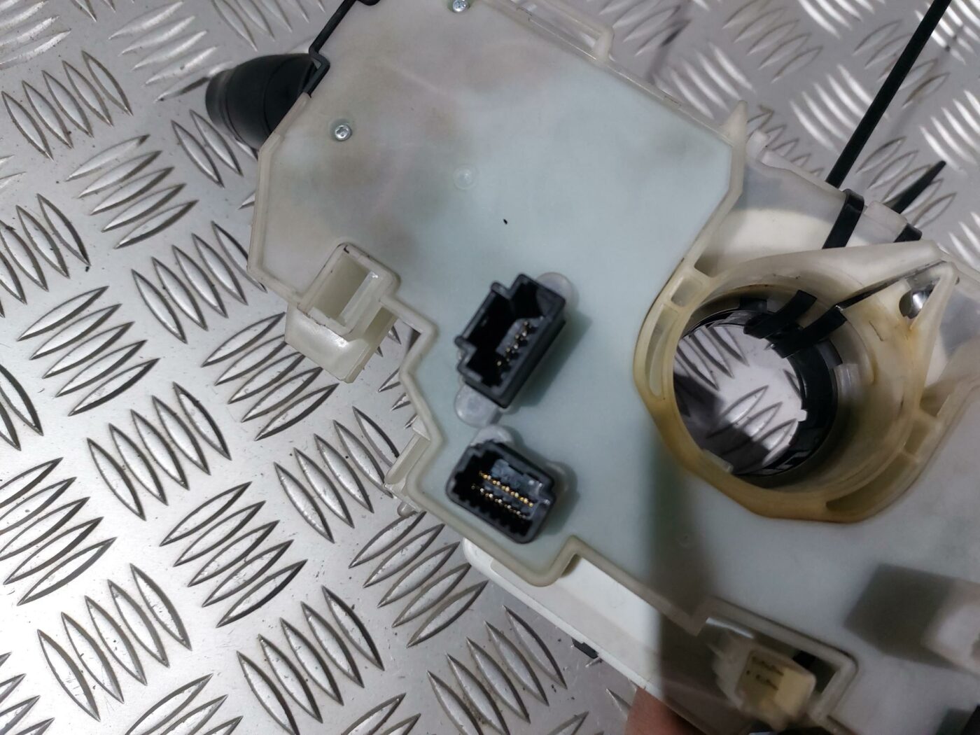 Stūres statnes slēdzis priekš RENAULT LAGUNA 2011 3 Stūres statnes slēdzis priekš RENAULT LAGUNA 2011