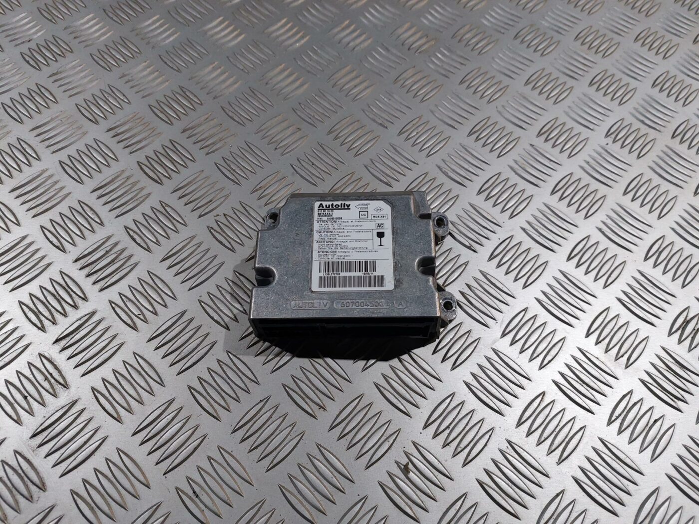 Drošības spilvena vadības bloks priekš RENAULT LAGUNA 2011 1 Drošības spilvena vadības bloks priekš RENAULT LAGUNA 2011