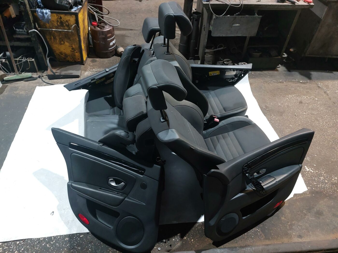 Sēdekļu komplekts priekš RENAULT LAGUNA 2011 1 Sēdekļu komplekts priekš RENAULT LAGUNA 2011