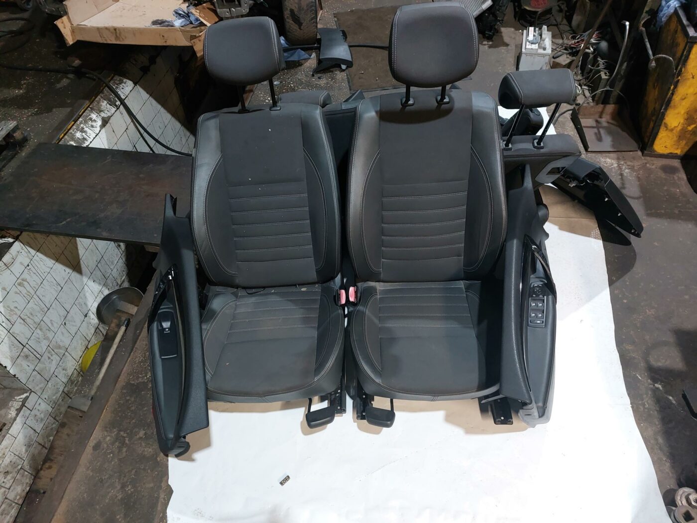 Sēdekļu komplekts priekš RENAULT LAGUNA 2011 4 Sēdekļu komplekts priekš RENAULT LAGUNA 2011