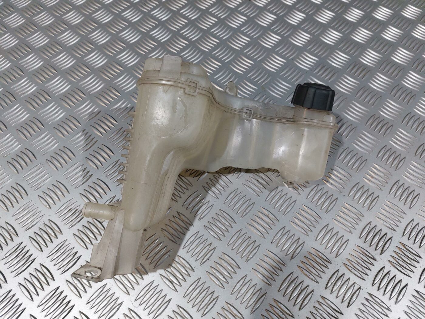 Dzesēšanas šķidruma tvertne priekš RENAULT LAGUNA 2011