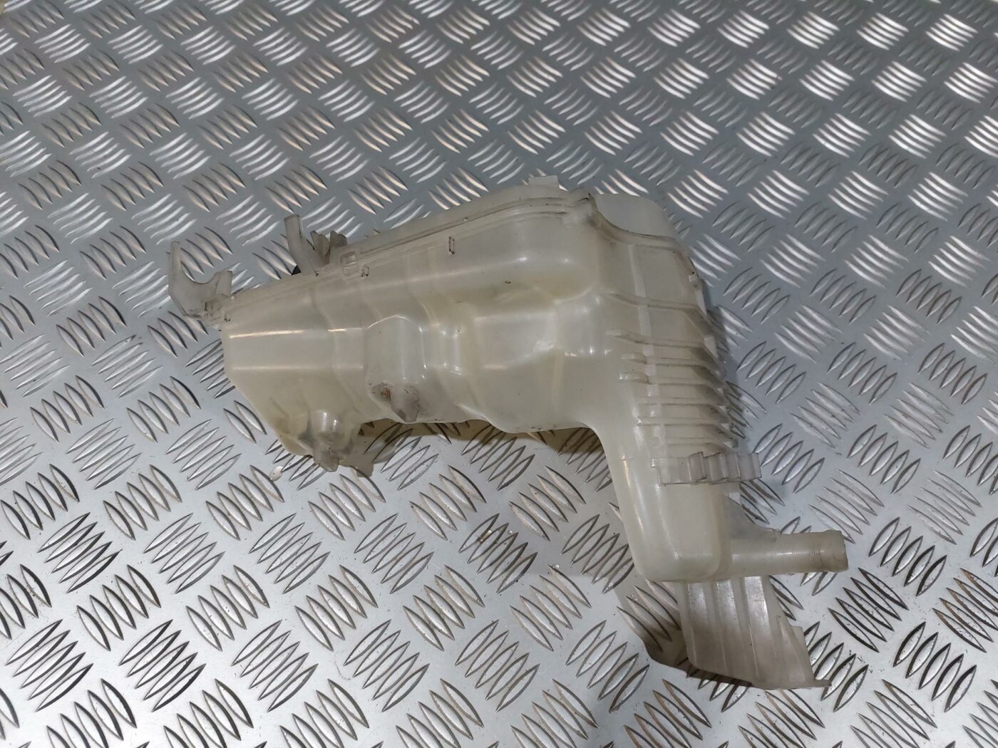 Dzesēšanas šķidruma tvertne priekš RENAULT LAGUNA 2011