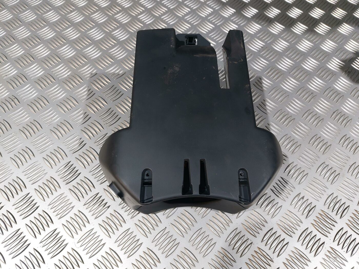 Stūres statnes putekļu aizsargs (salonā) priekš RENAULT LAGUNA 2011 2 Stūres statnes putekļu aizsargs (salonā) priekš RENAULT LAGUNA 2011