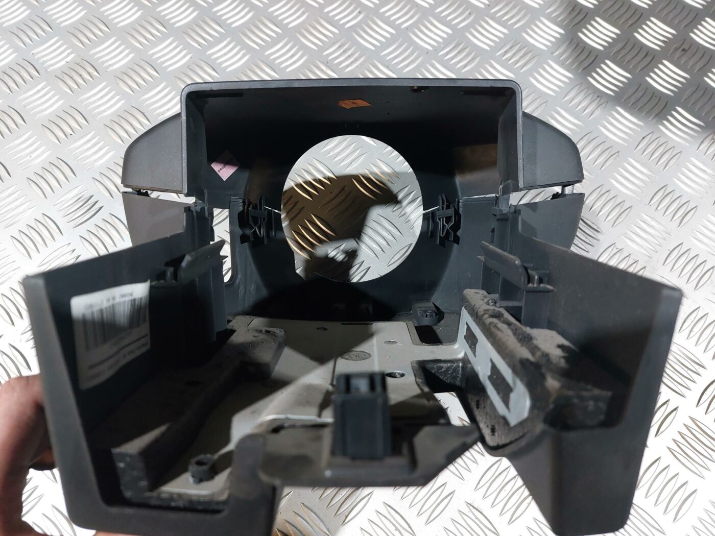 Stūres statnes putekļu aizsargs (salonā) priekš RENAULT LAGUNA 2011 3 Stūres statnes putekļu aizsargs (salonā) priekš RENAULT LAGUNA 2011