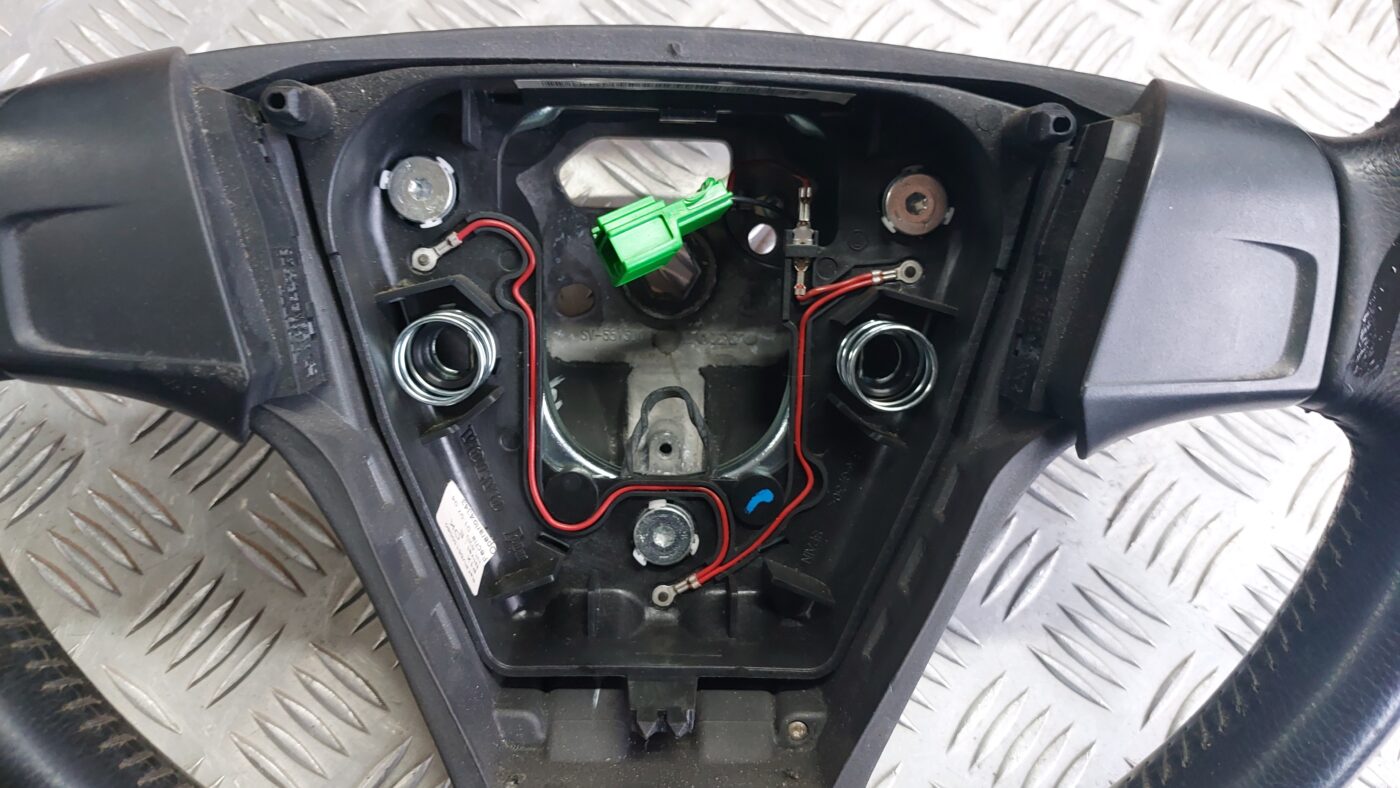 Stūre priekš VOLVO S40 2004 Black 2 Stūre priekš VOLVO S40 2004 Black