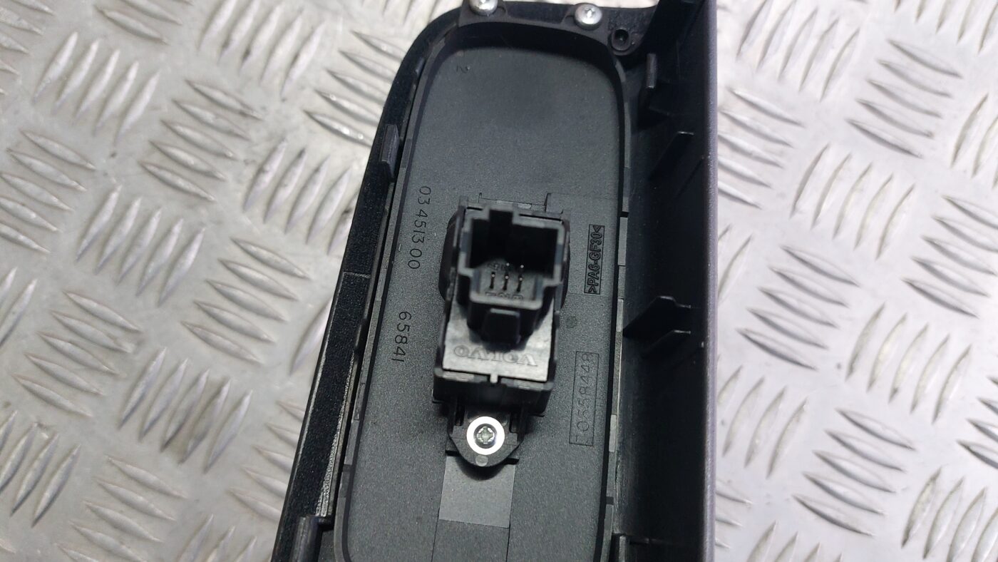Stikla pacelšanas poga priekš VOLVO S40 2004 Black 4 Stikla pacelšanas poga priekš VOLVO S40 2004 Black