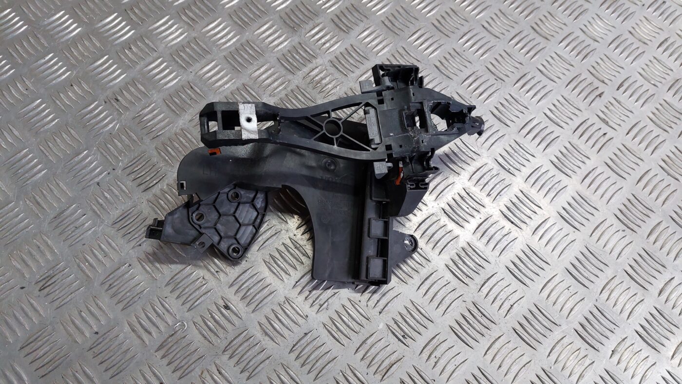 Aizmugurējais kreisais durvju rokturis priekš VOLVO S40 2004 Black 1 Aizmugurējais kreisais durvju rokturis priekš VOLVO S40 2004 Black