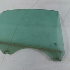 Aizmugurējo labo durvju stikls priekš VOLVO S40 2004 Black