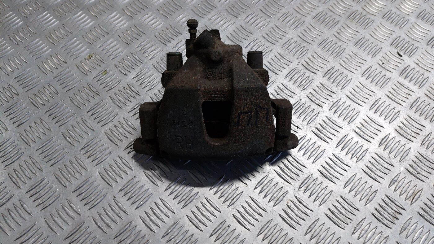 Priekšējais labais suports priekš VOLVO S40 2004 Black