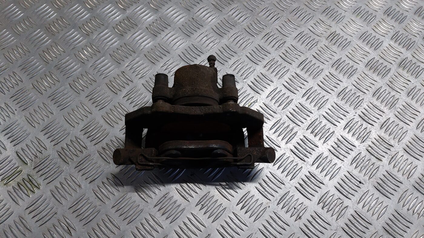 Priekšējais labais suports priekš VOLVO S40 2004 Black