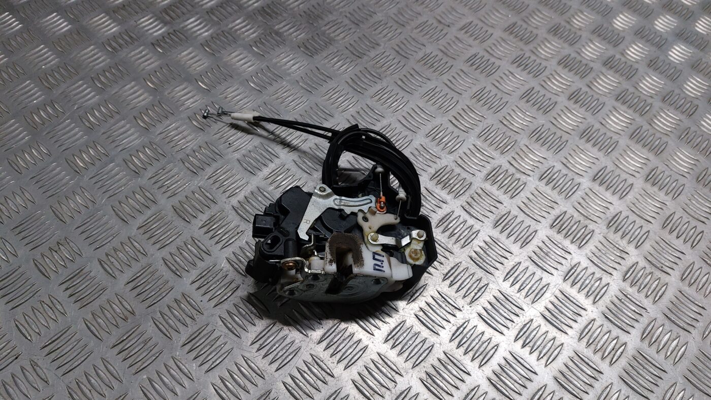 Priekšējo labo durvju slēdzene priekš MITSUBISHI COLT 2007 1 Priekšējo labo durvju slēdzene priekš MITSUBISHI COLT 2007