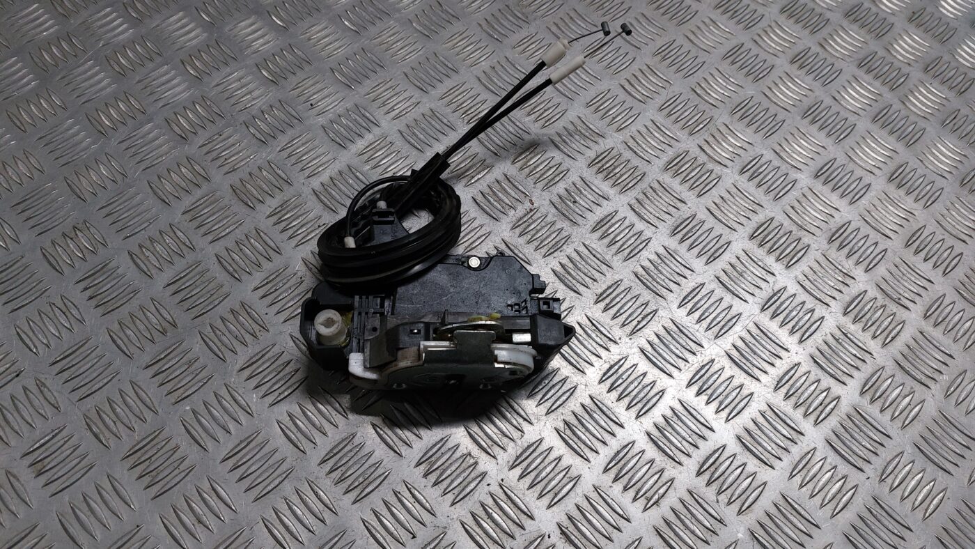 Priekšējo labo durvju slēdzene priekš MITSUBISHI COLT 2007 2 Priekšējo labo durvju slēdzene priekš MITSUBISHI COLT 2007