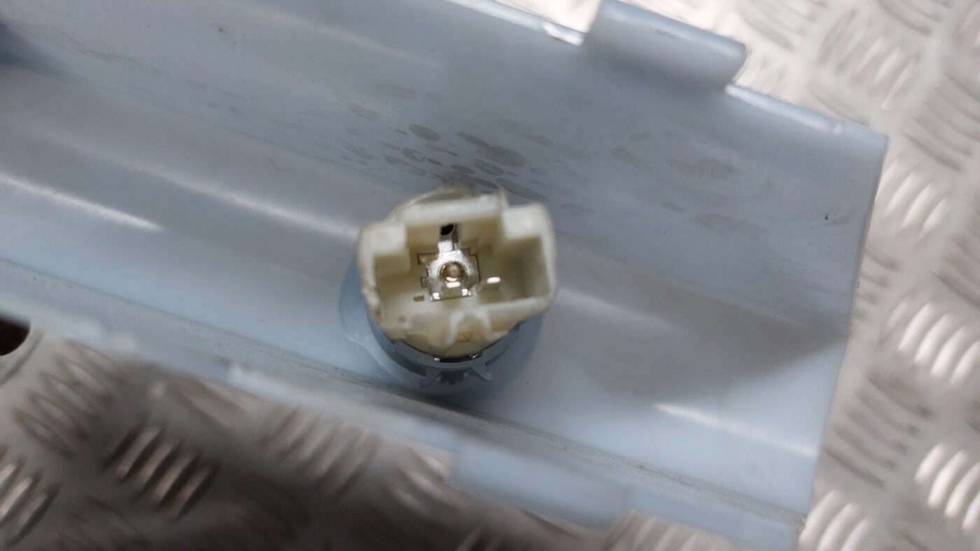 Strāvas kontaktligzda priekš MITSUBISHI COLT 2007