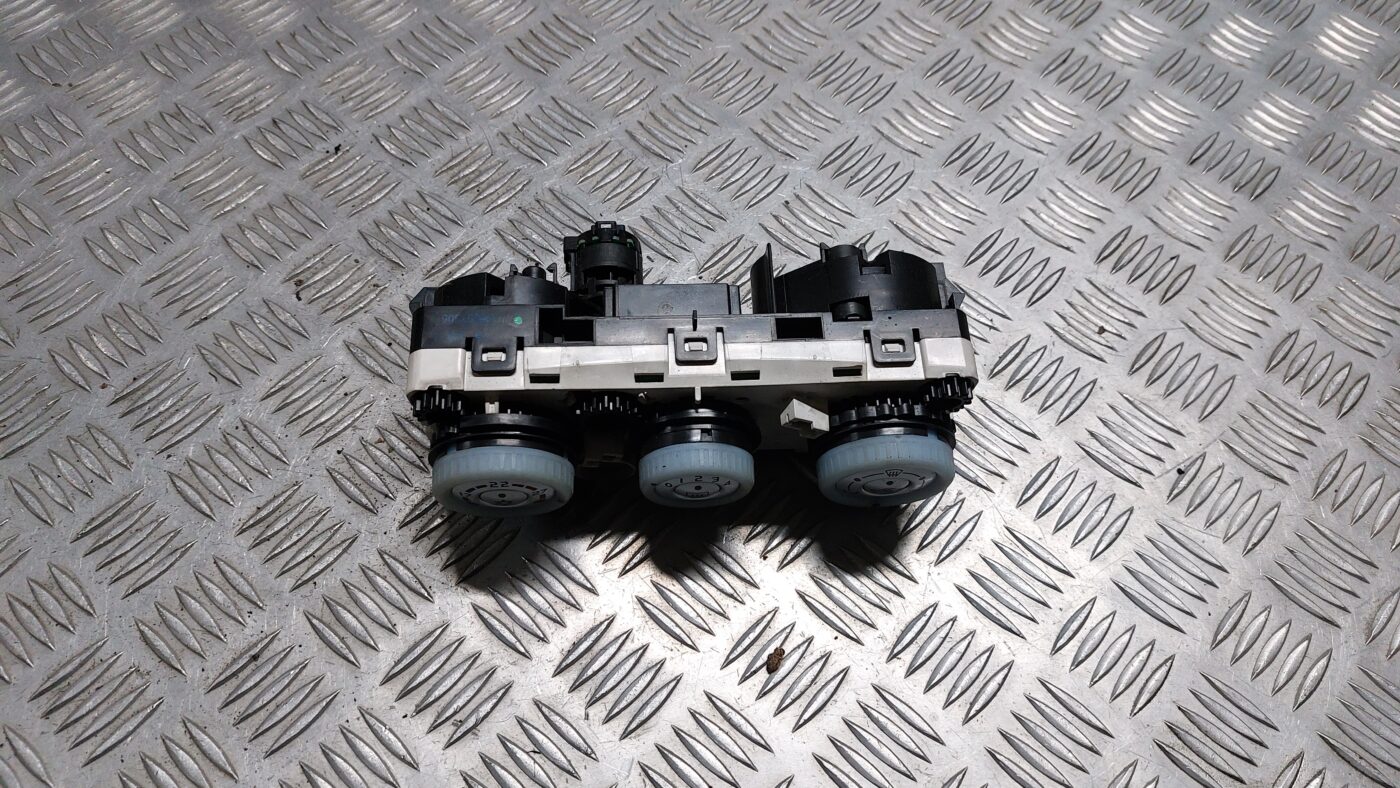 Klimata kontroles bloks priekš MITSUBISHI COLT 2007