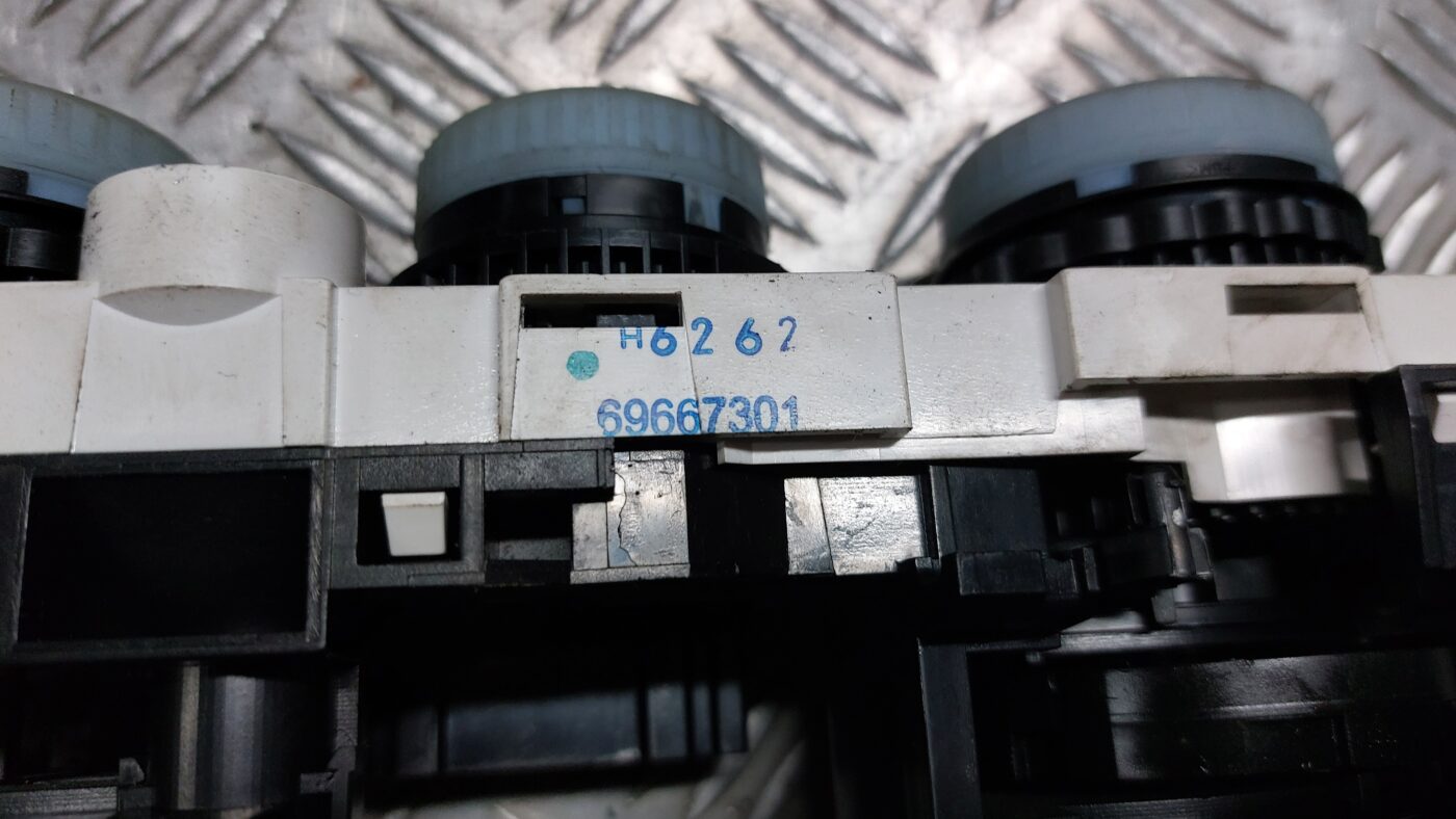 Klimata kontroles bloks priekš MITSUBISHI COLT 2007