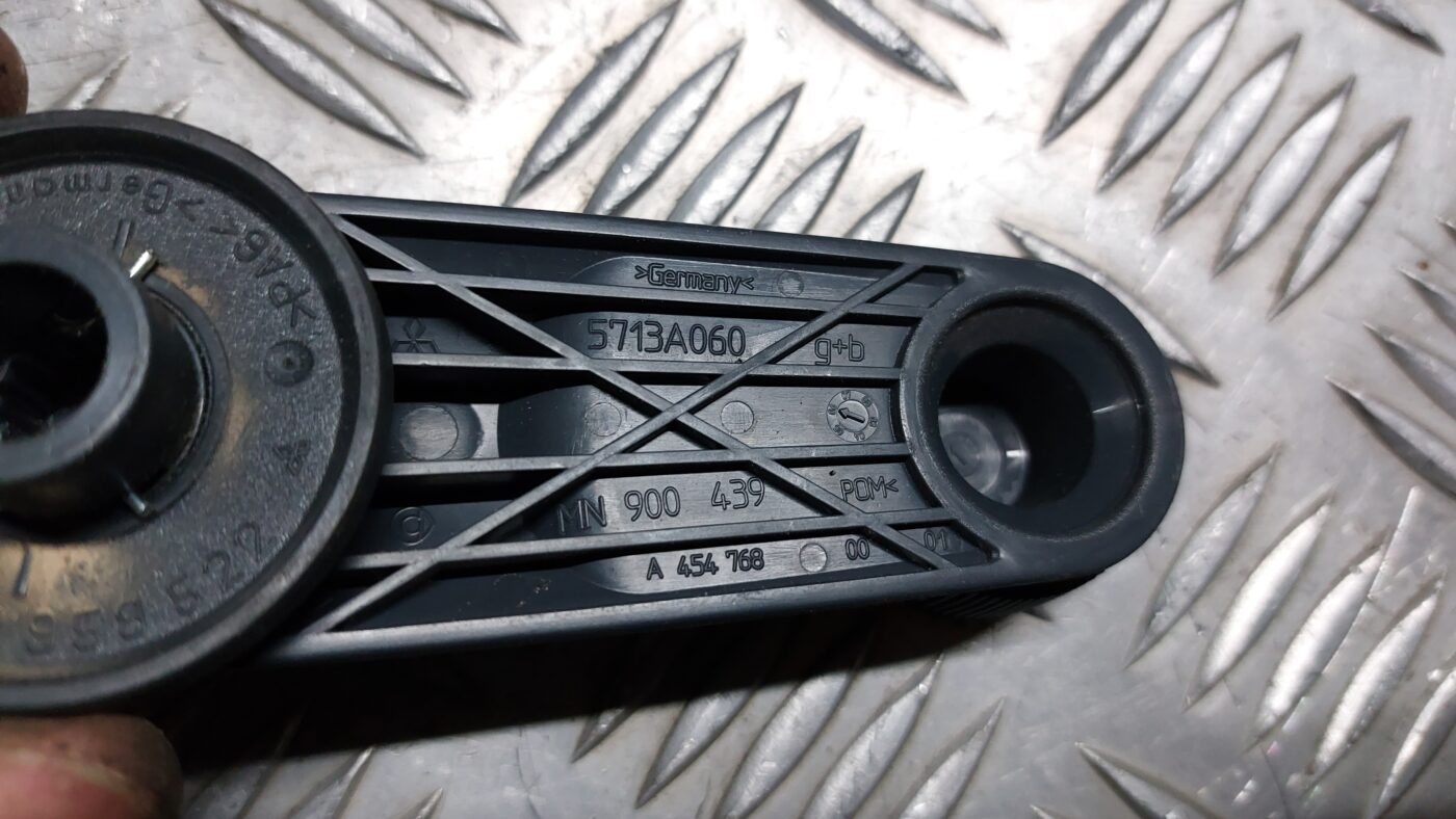 Stikla pacelšanas rokturis priekš MITSUBISHI COLT 2007