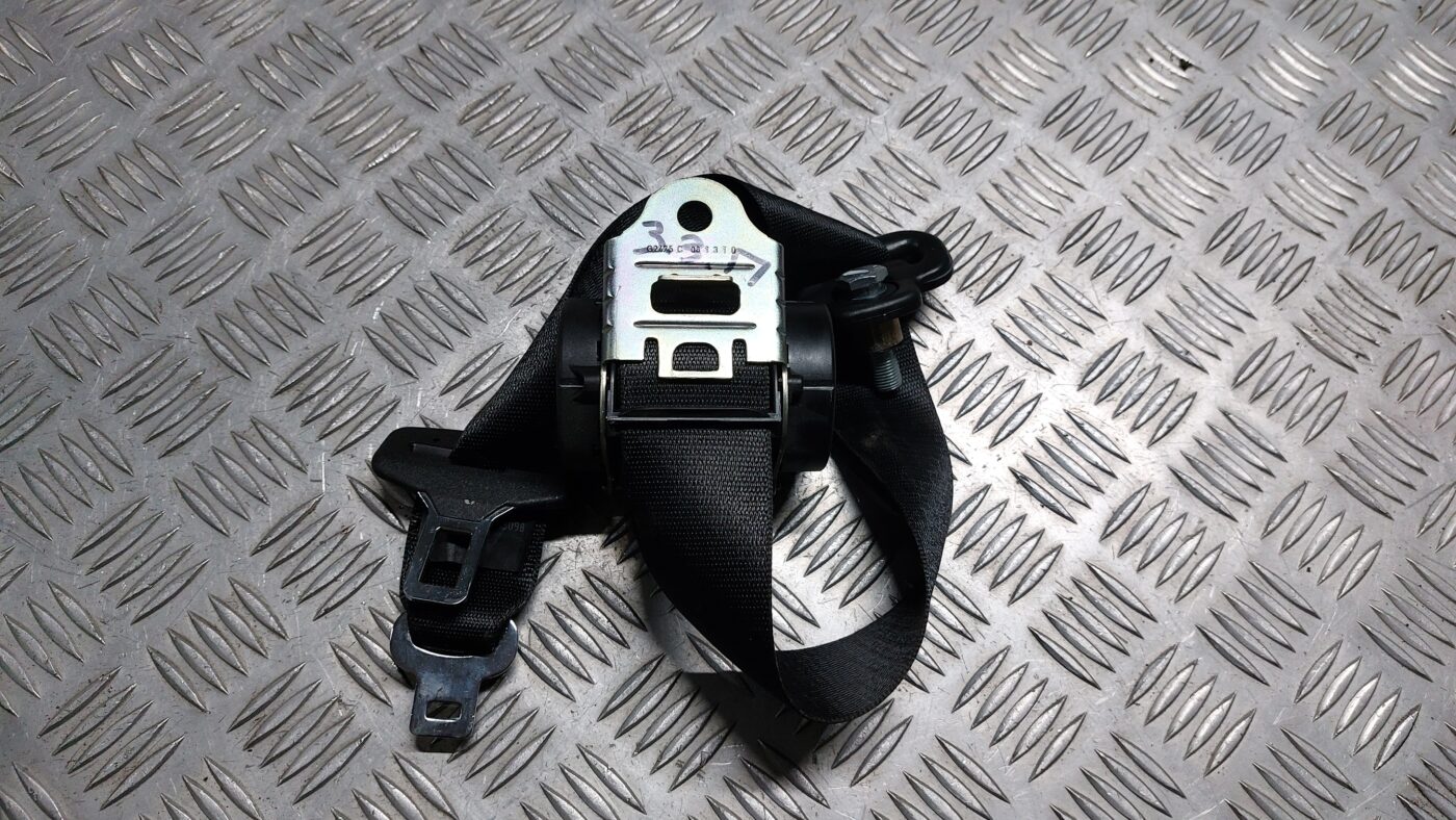 Aizmugurējā vidēja drošības josta priekš MITSUBISHI COLT 2007 1 Aizmugurējā vidēja drošības josta priekš MITSUBISHI COLT 2007