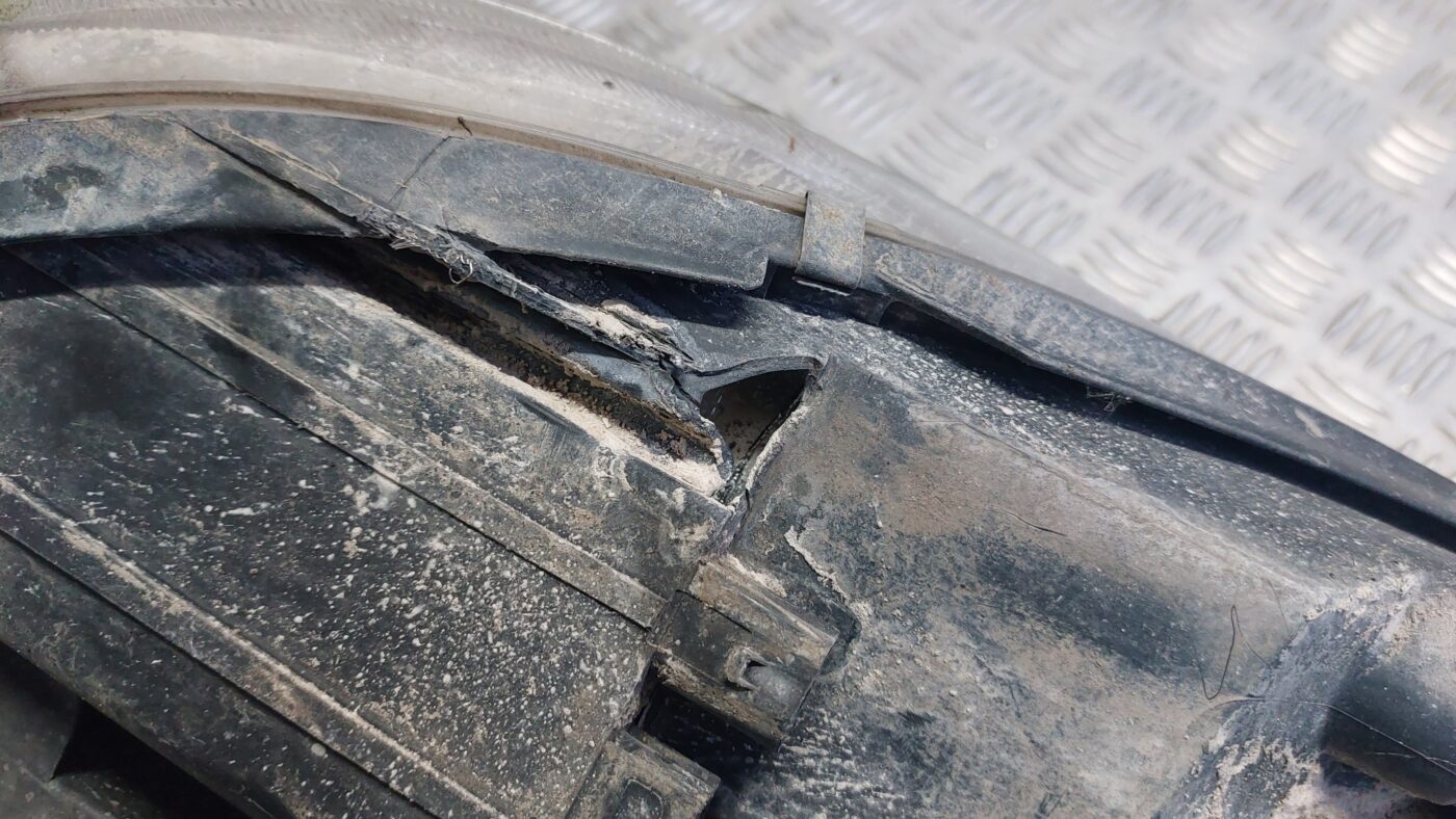 Priekšējais kreisais lukturis priekš MITSUBISHI COLT 2007 5 Priekšējais kreisais lukturis priekš MITSUBISHI COLT 2007