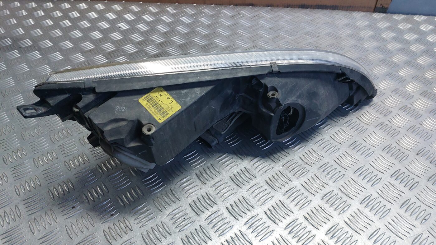 Priekšējais kreisais lukturis priekš MITSUBISHI COLT 2007 4 Priekšējais kreisais lukturis priekš MITSUBISHI COLT 2007