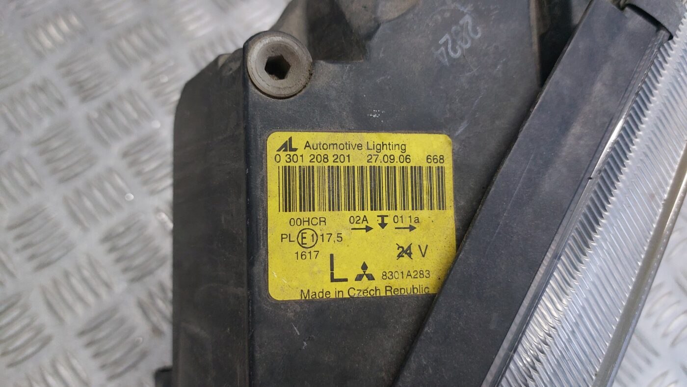 Priekšējais kreisais lukturis priekš MITSUBISHI COLT 2007 7 Priekšējais kreisais lukturis priekš MITSUBISHI COLT 2007