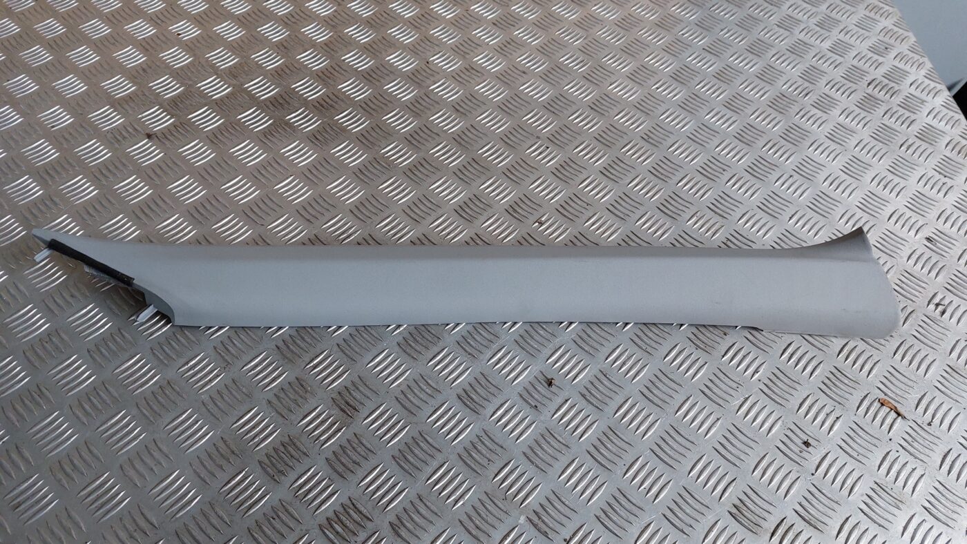 Priekšējas salona statnes apdare priekš MITSUBISHI COLT 2007 1 Priekšējas salona statnes apdare priekš MITSUBISHI COLT 2007