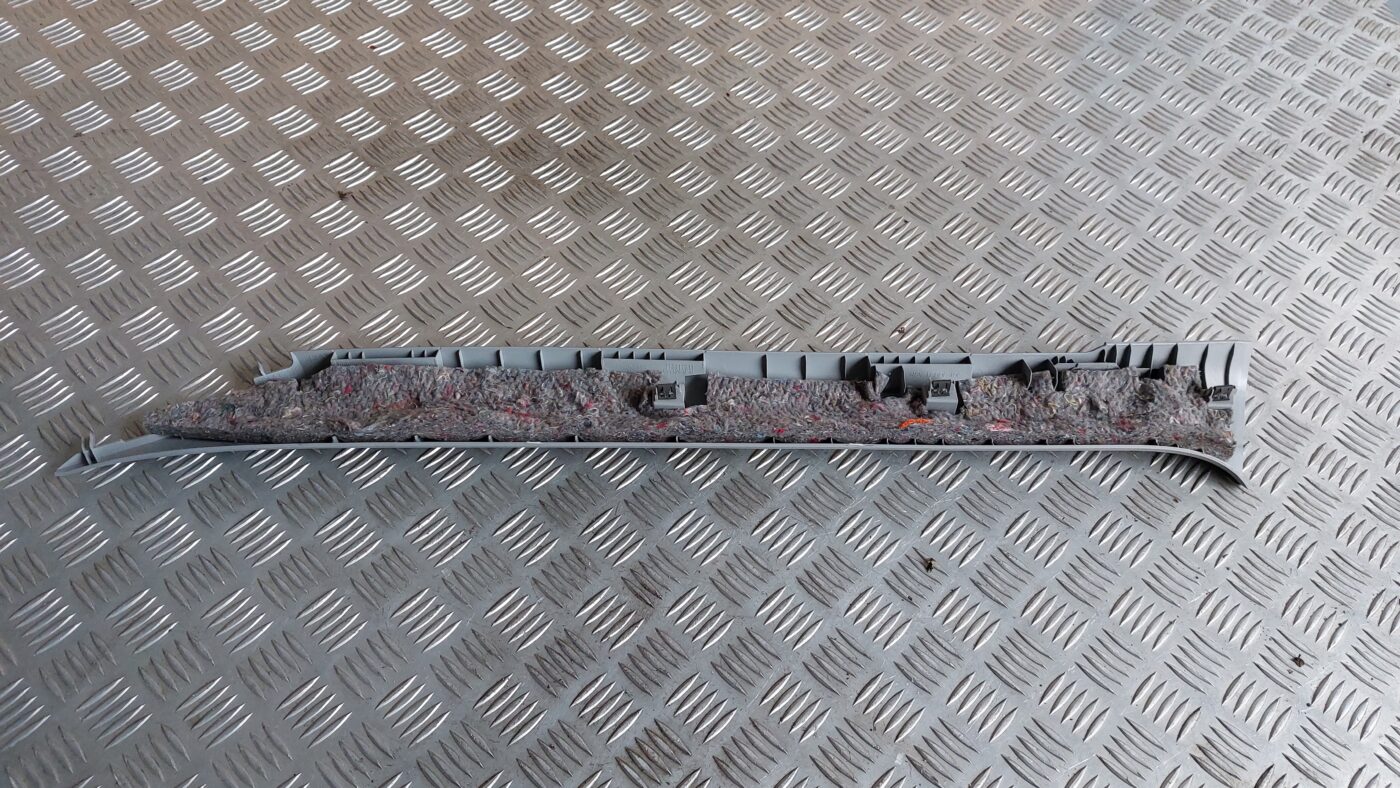 Priekšējas salona statnes apdare priekš MITSUBISHI COLT 2007 2 Priekšējas salona statnes apdare priekš MITSUBISHI COLT 2007