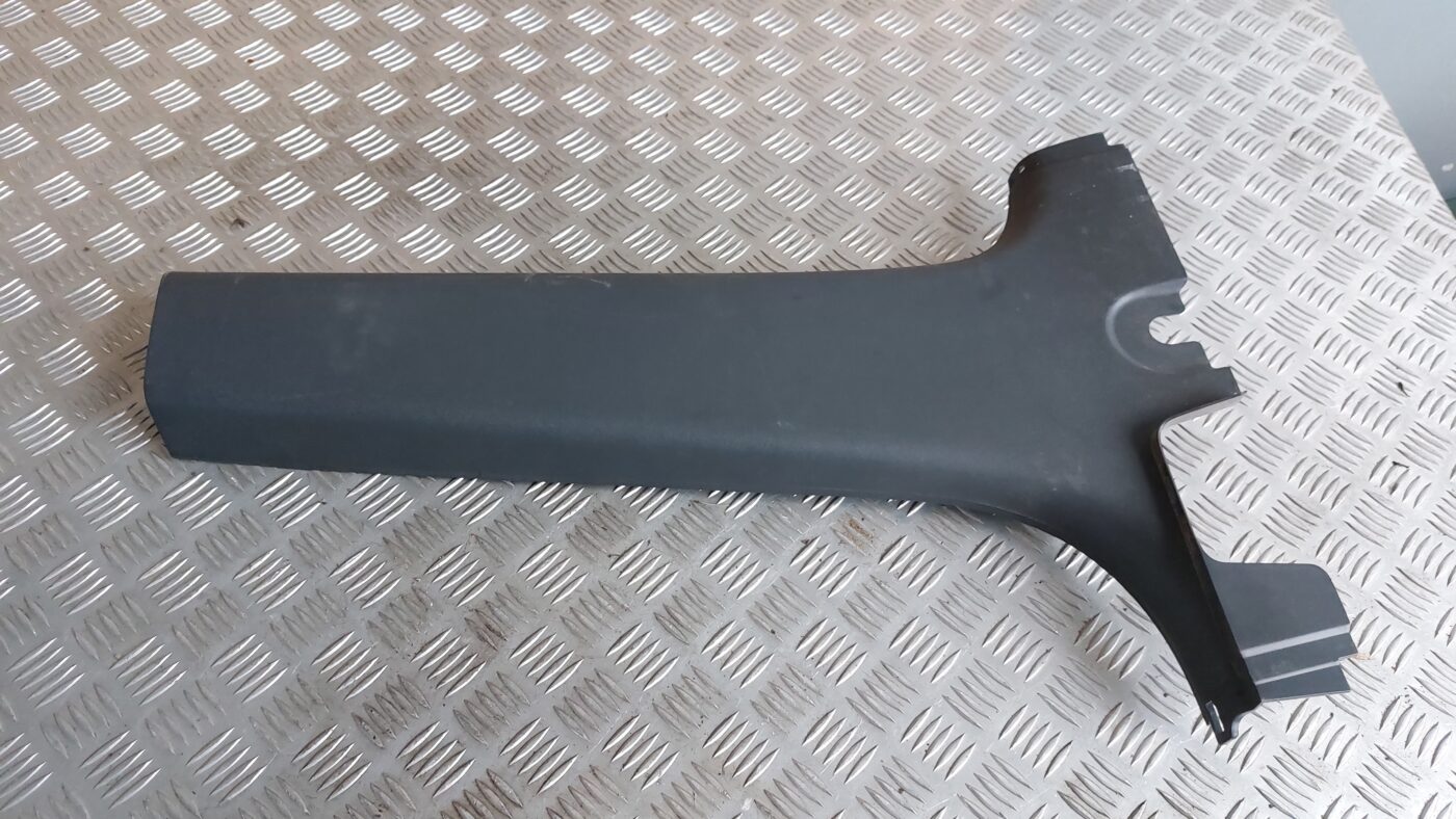 Vidējas salona statnes apdare priekš MITSUBISHI COLT 2007