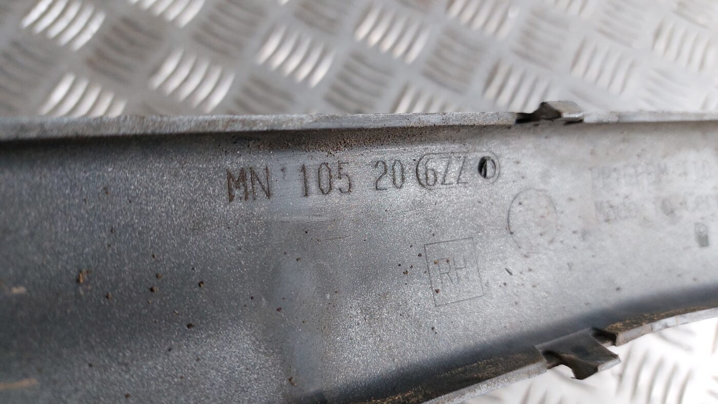 Priekšēja bufera uzlika priekš MITSUBISHI COLT 2007 3 Priekšēja bufera uzlika priekš MITSUBISHI COLT 2007