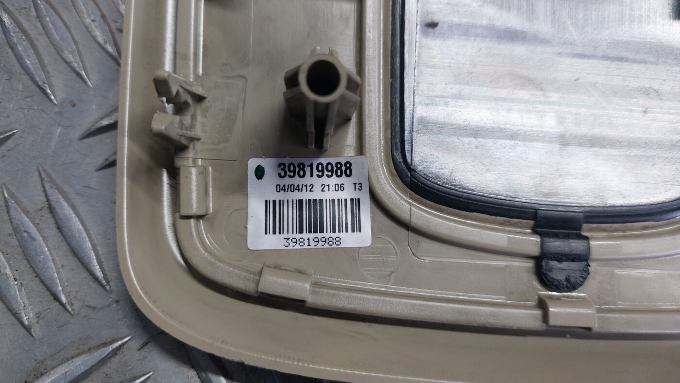 Salona apgaismojuma panelis priekš VOLVO V60 2012 4 Salona apgaismojuma panelis priekš VOLVO V60 2012