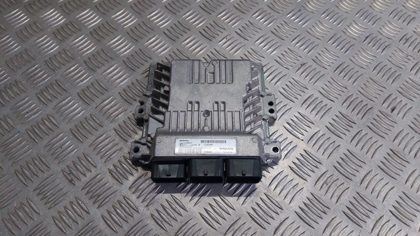 Dzinēja vadības bloks priekš VOLVO V60 2012 1 Dzinēja vadības bloks priekš VOLVO V60 2012