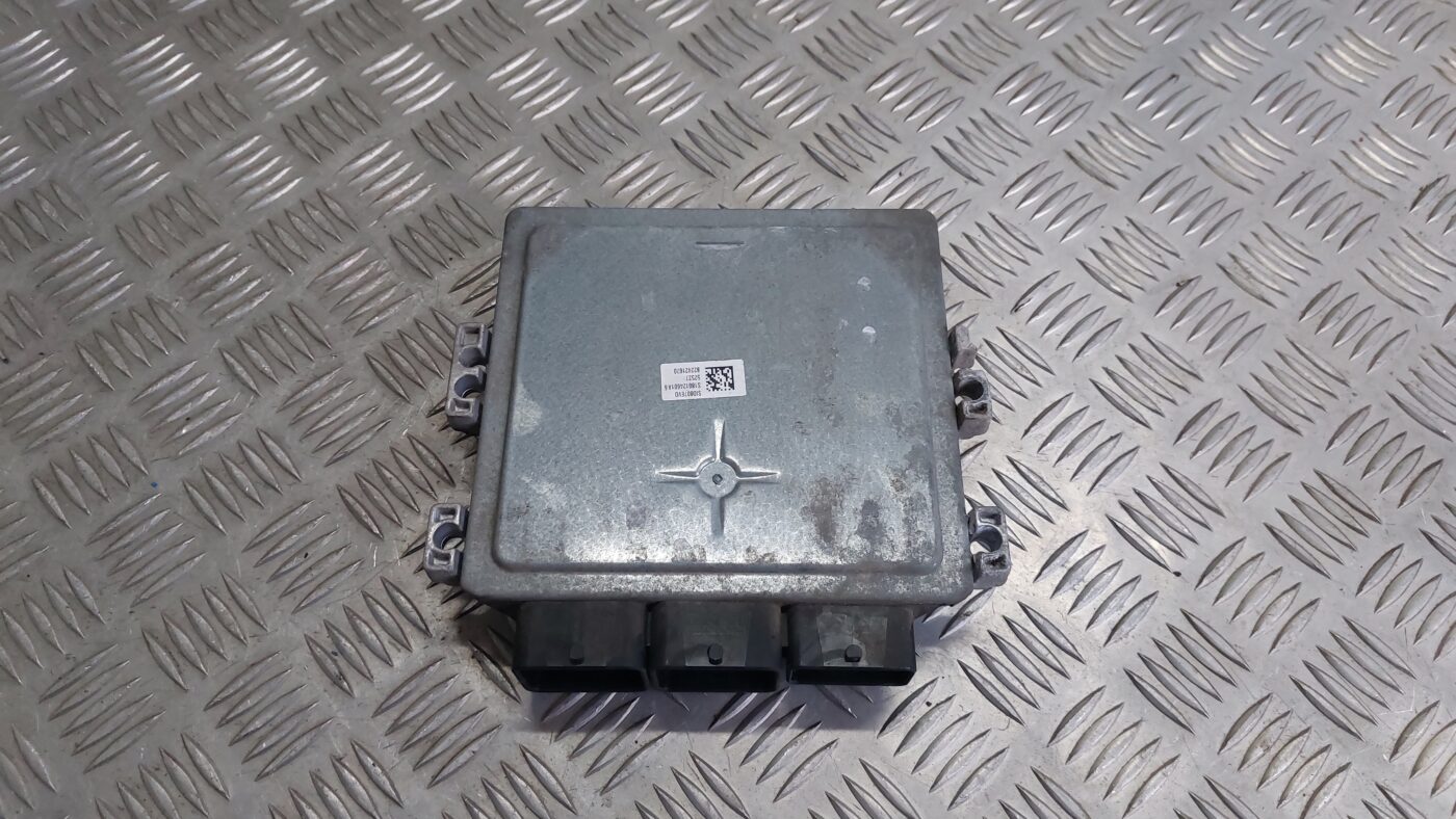 Dzinēja vadības bloks priekš VOLVO V60 2012 2 Dzinēja vadības bloks priekš VOLVO V60 2012