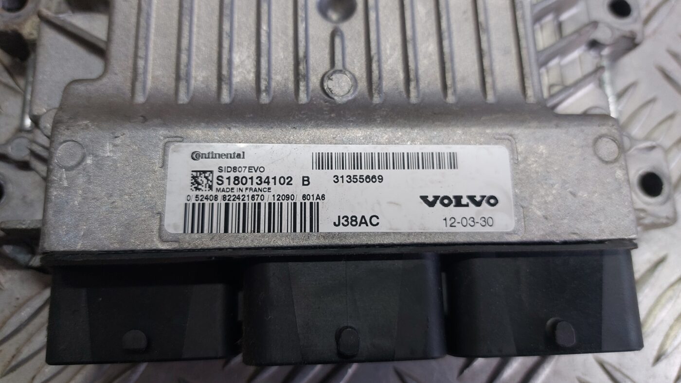 Dzinēja vadības bloks priekš VOLVO V60 2012 6 Dzinēja vadības bloks priekš VOLVO V60 2012