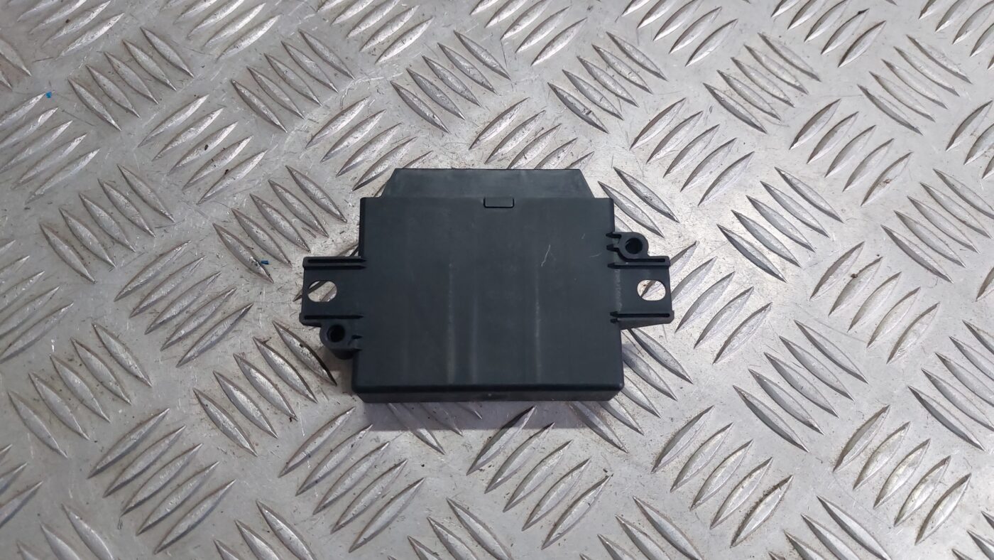 Parkošanās devēju vadības bloks priekš VOLVO V60 2012 2 Parkošanās devēju vadības bloks priekš VOLVO V60 2012