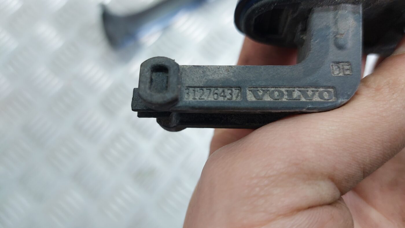 Priekšējāis labais durvju rokturis priekš VOLVO V60 2012