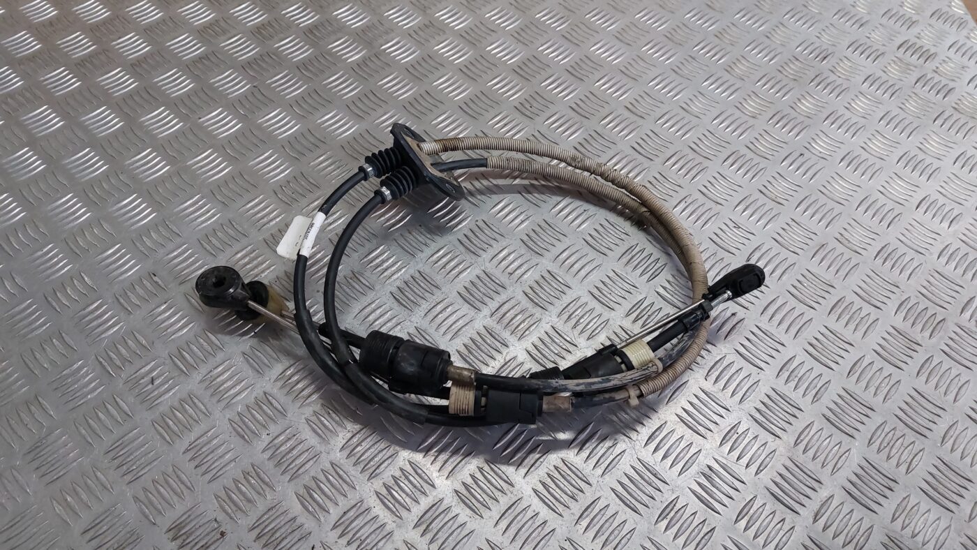 Pārnesumu pārslēgšanas mehānisma troses priekš VOLVO V60 2012 1 Pārnesumu pārslēgšanas mehānisma troses priekš VOLVO V60 2012