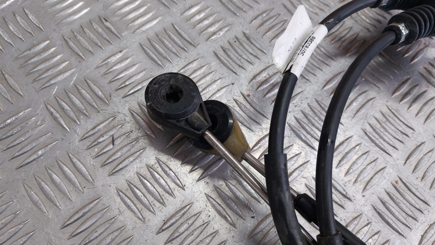 Pārnesumu pārslēgšanas mehānisma troses priekš VOLVO V60 2012 3 Pārnesumu pārslēgšanas mehānisma troses priekš VOLVO V60 2012